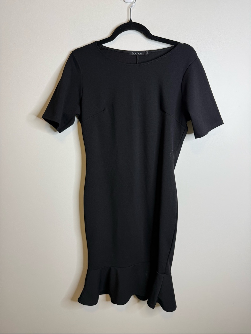 Boohoo Black Short Sleeve Ruffle-Hem Mini Dress size 12